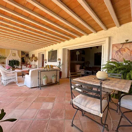 El Almendral Premium Hill Club فيلة *