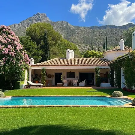 Villa El Almendral Premium Hill Club