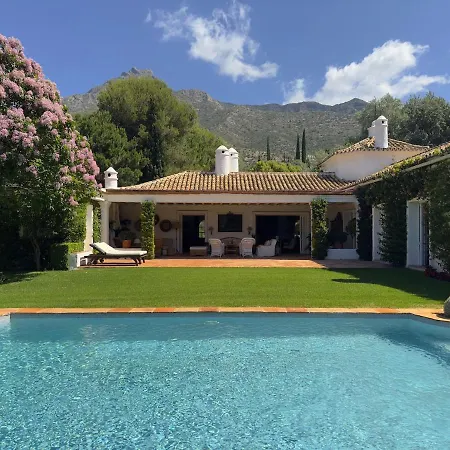 Villa El Almendral Premium Hill Club